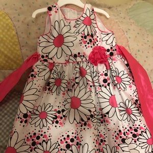 White and pink daisy dress
